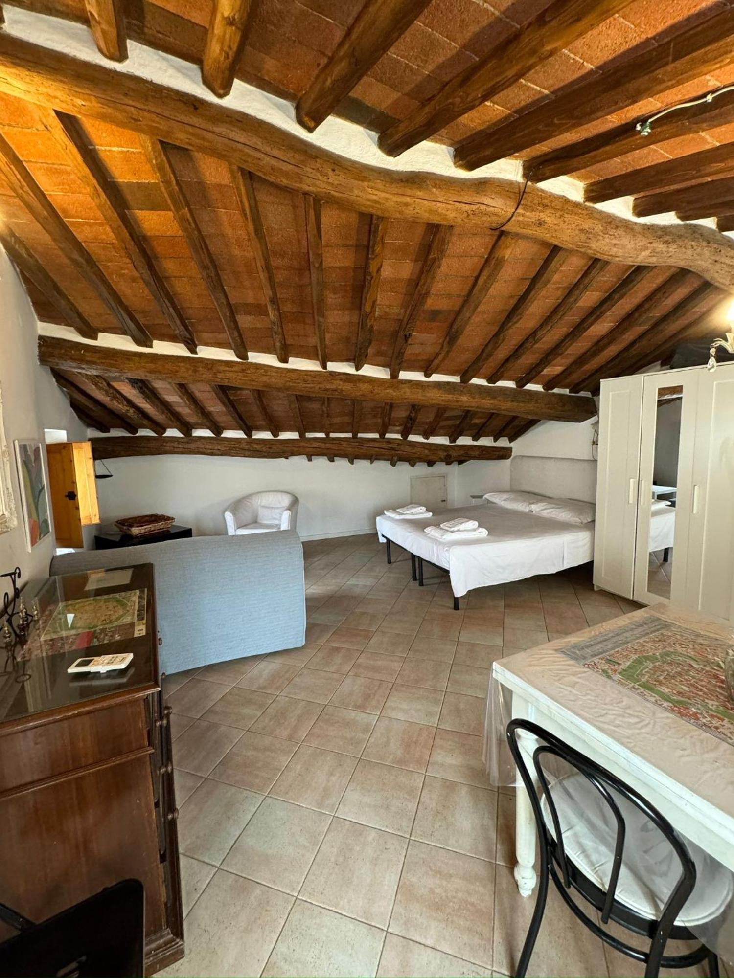 La Casa Del Galletto - At The Top Of The City Lucca Luaran gambar